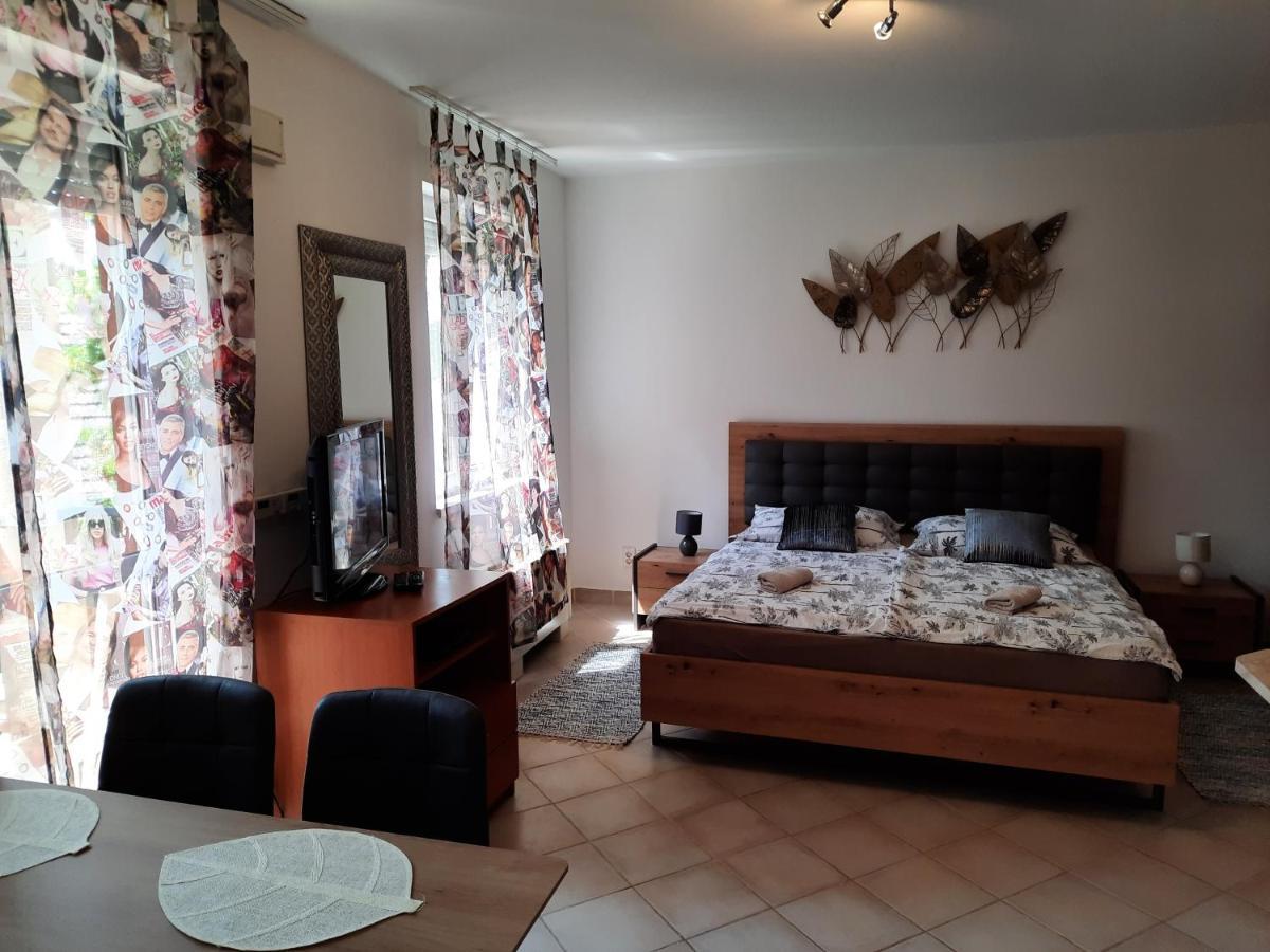 Crazy Frog Gambrinusz Ii. Apartment ไฮจ์ดุสโซบอสโล ภายนอก รูปภาพ