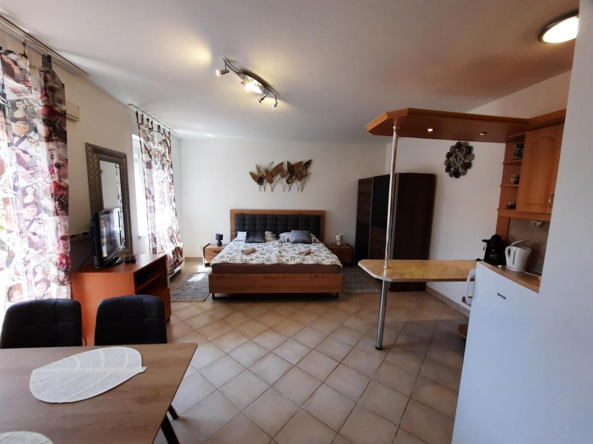 Crazy Frog Gambrinusz Ii. Apartment ไฮจ์ดุสโซบอสโล ภายนอก รูปภาพ