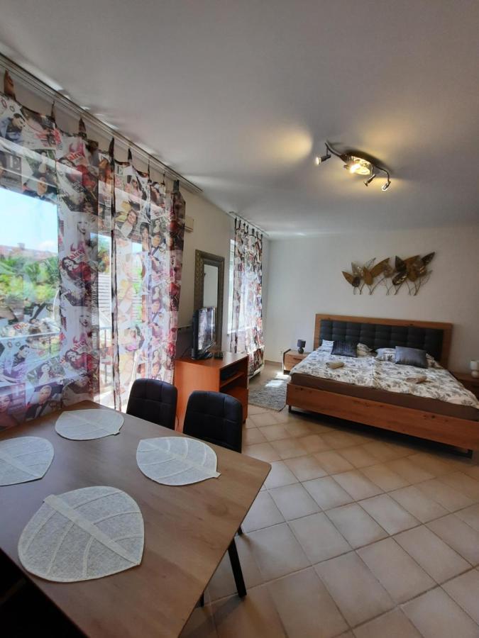 Crazy Frog Gambrinusz Ii. Apartment ไฮจ์ดุสโซบอสโล ภายนอก รูปภาพ