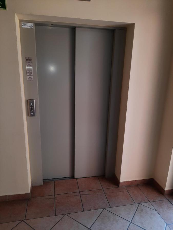 Crazy Frog Gambrinusz Ii. Apartment ไฮจ์ดุสโซบอสโล ภายนอก รูปภาพ