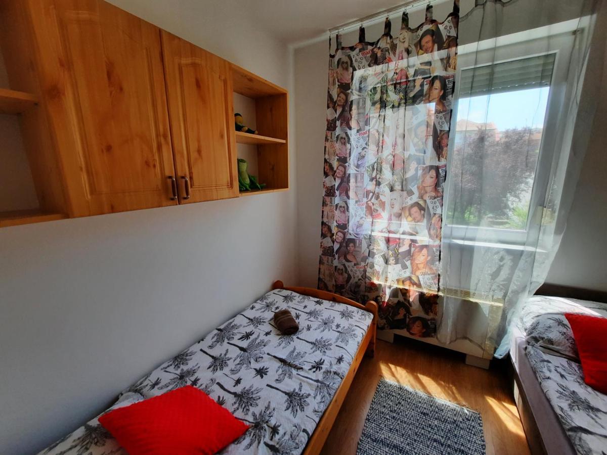 Crazy Frog Gambrinusz Ii. Apartment ไฮจ์ดุสโซบอสโล ภายนอก รูปภาพ